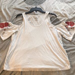 Cute AE cold shoulder top!